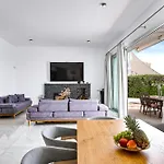 Olymp Luxury D - Luxury Escape With Direct Access And Unique Sunsets